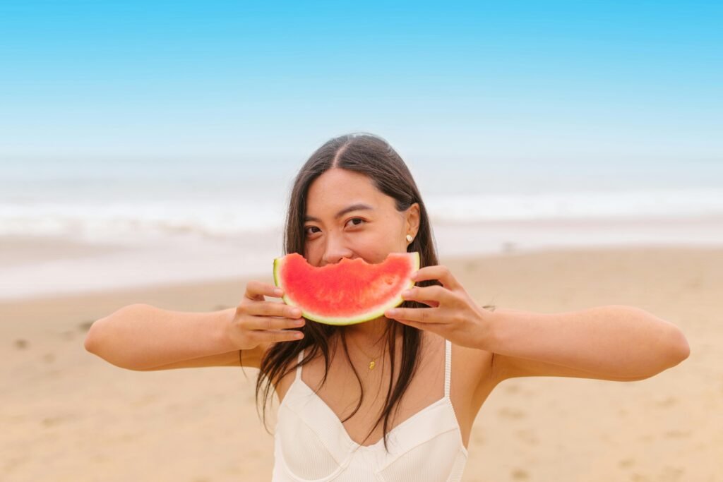 Mujer comiendo sano